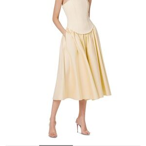 Chic Strapless Butter Yellow Midi Dress